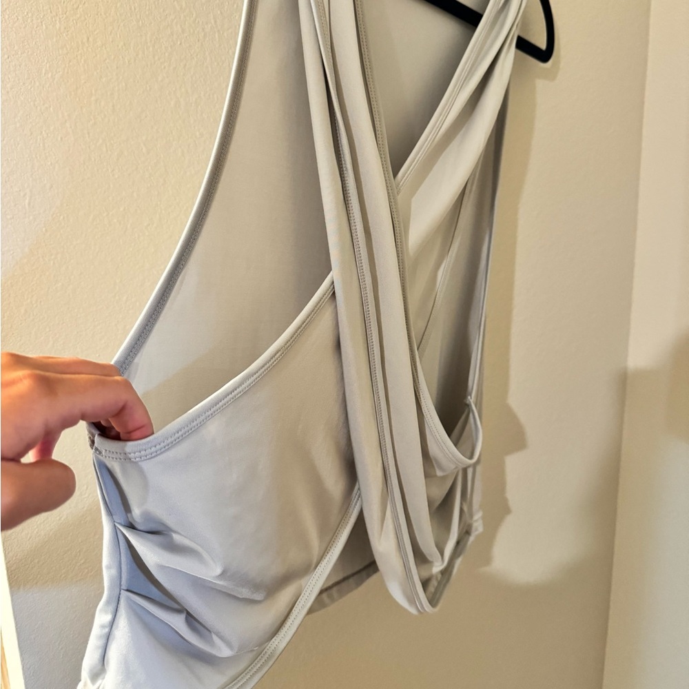 Backless Yoga Tee - Picture 5 of 6